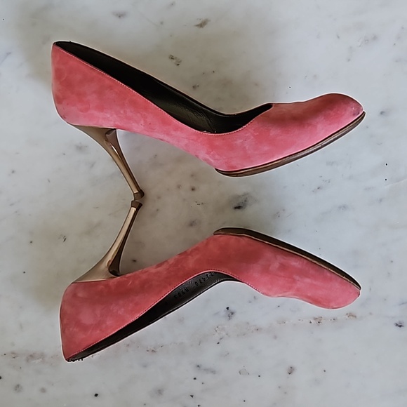 FERRAGAMO: pink silky soft suede heels - Picture 4 of 8